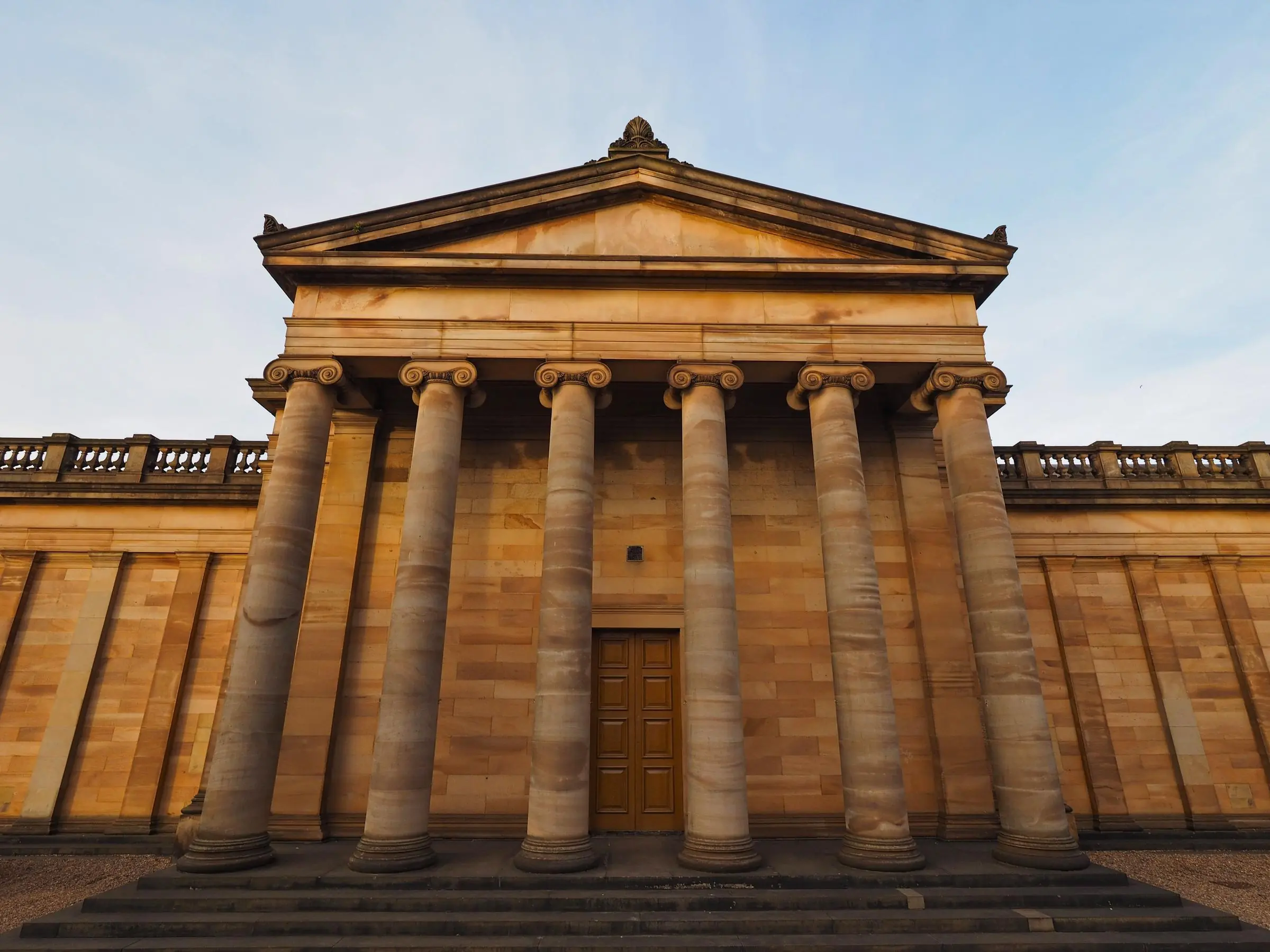 Scottish National Gallery The neoclassical facade of the Scottish National Gallery on The Mound in Edinburgh